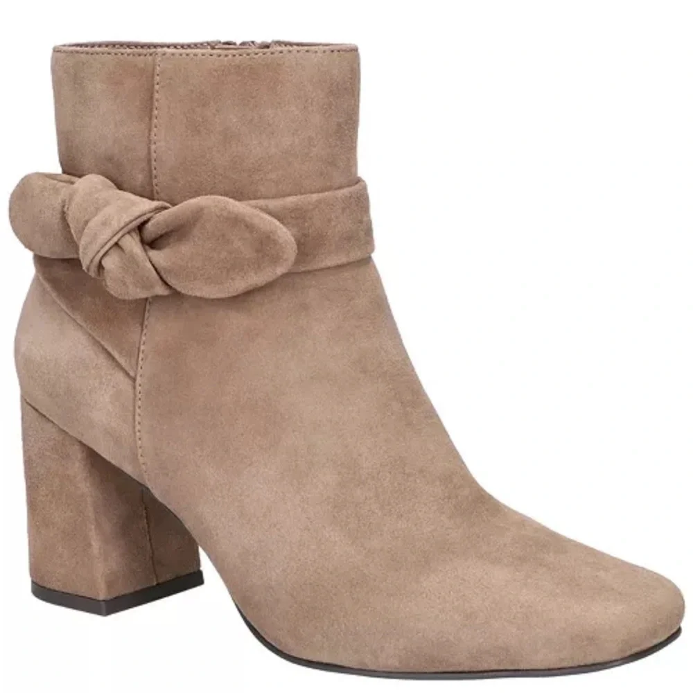 NIB Bella Vita Felicity cognac suede leather bootie bow detail ankle Size 6.5